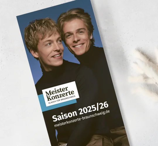Cover der Saisonbroschüre der Meisterkonzerte Braunschweig für die Saison 2025/26