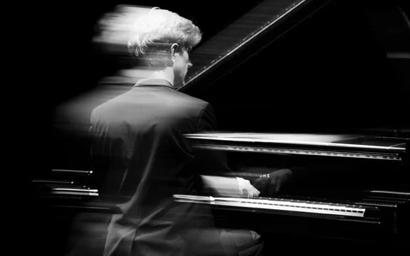 Jan Lisiecki Braunschweig 2026 Concert by Sören L. Schirmer-7.jpg