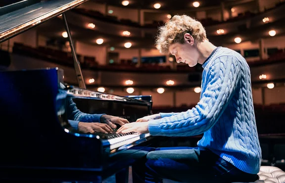 Jan Lisiecki Braunschweig Rehearsal 2026 by Sören L. Schirmer (1).jpg